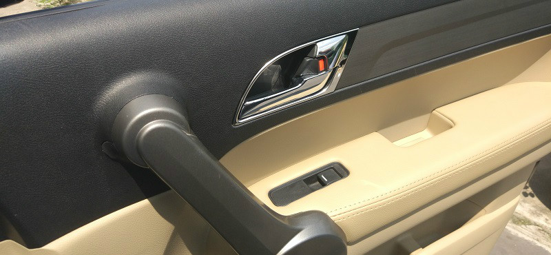 Обшивка дверей хонда срв. Дверная карта Хонда СРВ 3. Дверные ручки Honda CRV 3 внутренняя. Накладки под салонные ручки открывания дверей Хонда СРВ 2007-2011. Honda CR-V 3 дверная.