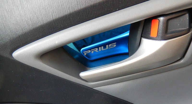 Накладки на двери toyota. Toyota Prius zvw50 накладка на дверные ручки. Накладка внутренние ручки для Toyota Prius Alpha. Дверные чаши Приус 30. Ручка двери Тойота Приус 30.
